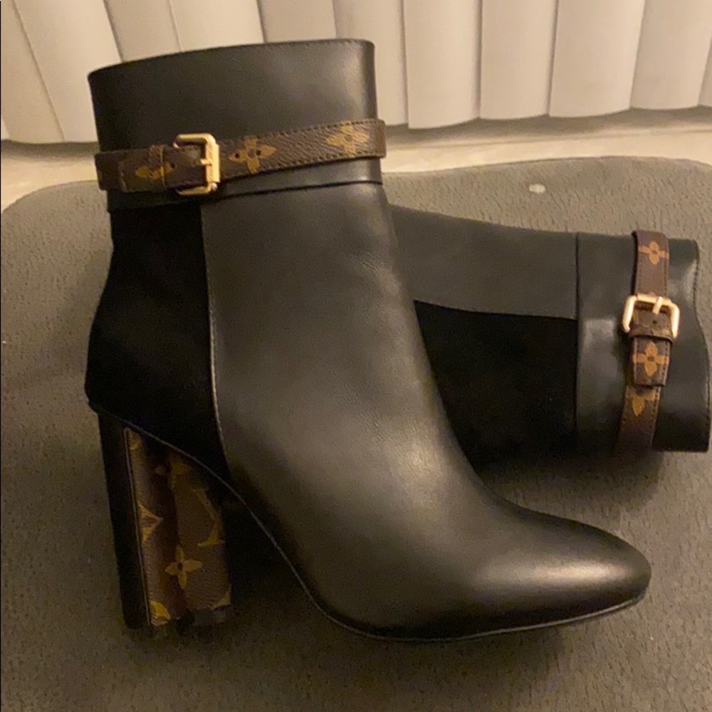 Louis Vuitton silhouette ankle boots